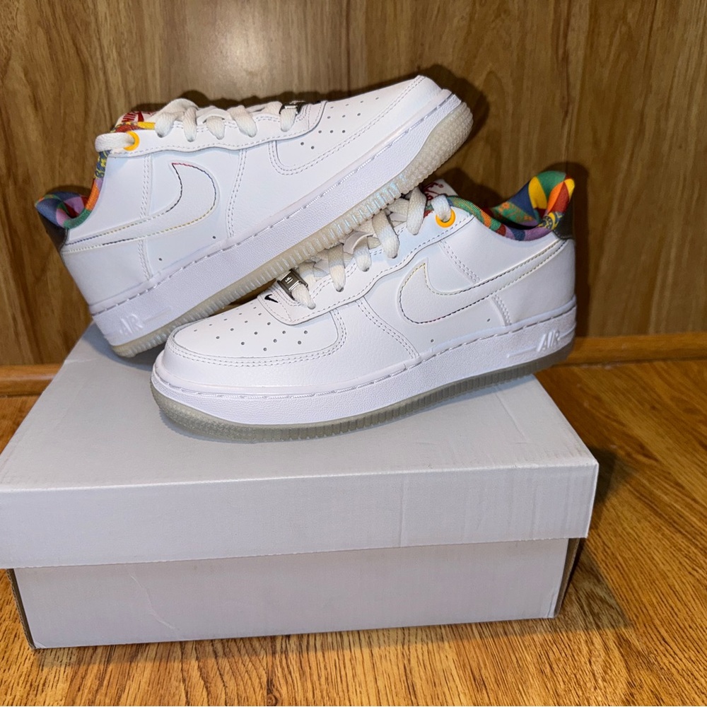 NEW Nike Air Force 1 LV8, white playful print size 4.5Y (can convert to 6 women)